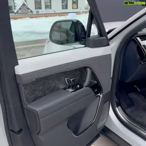 Lindsey Vonn Instagram - Excited to be a part of the Range Rover Sport Park City Edition unveiling! From the slopes to the streets, this limited-edition Range Rover Sport brings Park City to life with a blend of effortless style and impeccable design. #RangeRover @landrover
