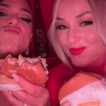 Lindsey Vonn Instagram – Date night with my fav ❤️ @ashleygraham 💃🏼💃🏼 @vanityfair 

we came, we saw, we ate burgers… 🍔💪🏻

#VFOscars #VanityFairOscarParty @gettyentertainment