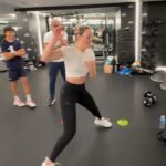 Lindsey Vonn Instagram - Nothing like some hand-eye coordination training with @djokernole … I think it’s going to improve my tennis game guys💪🏻