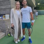 Lindsey Vonn Instagram - Hanging with the 🐐 pt 1 … more soon 😁🏋🏼 @djokernole 🎾💪🏻