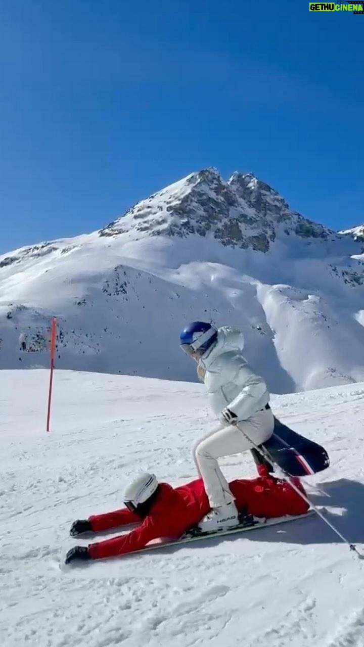 Lindsey Vonn Instagram - When you finally get to ski/snowboard with @shaunwhite this is what happens… did we just create a new team sport?! 🤪⛷️🏂🥇