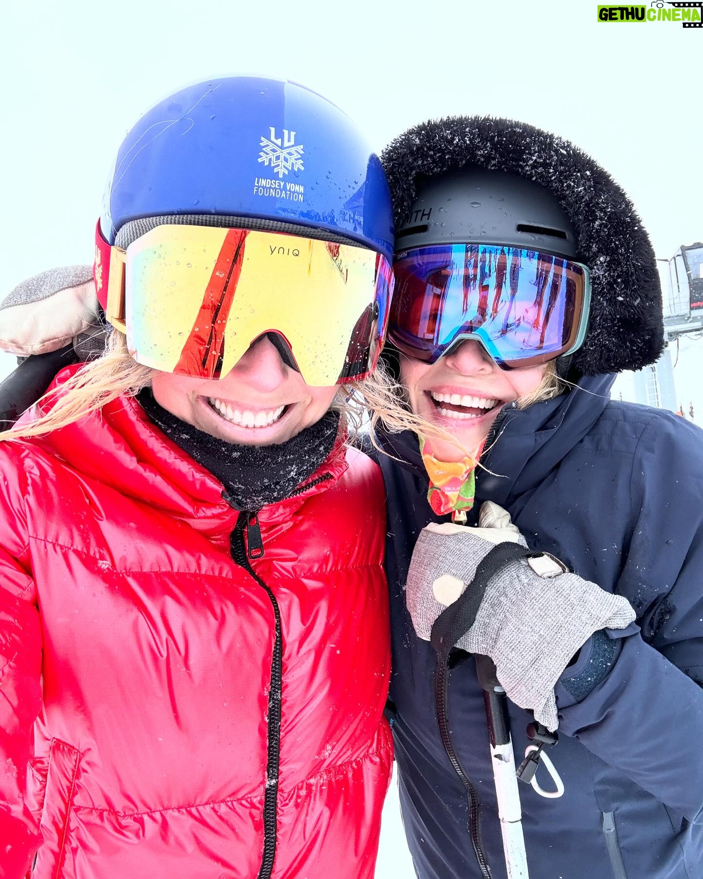 Lindsey Vonn Instagram - Happy birthday Chels!! So happy I got to ski a few runs with you ❤️ and I love your new rescue Doug… reminds me of my boy Bear that I lost. Thanks for letting me have some snuggles… I feel like you gave me more than I gave you for your big day… thank you luv 🙏🏻❣️