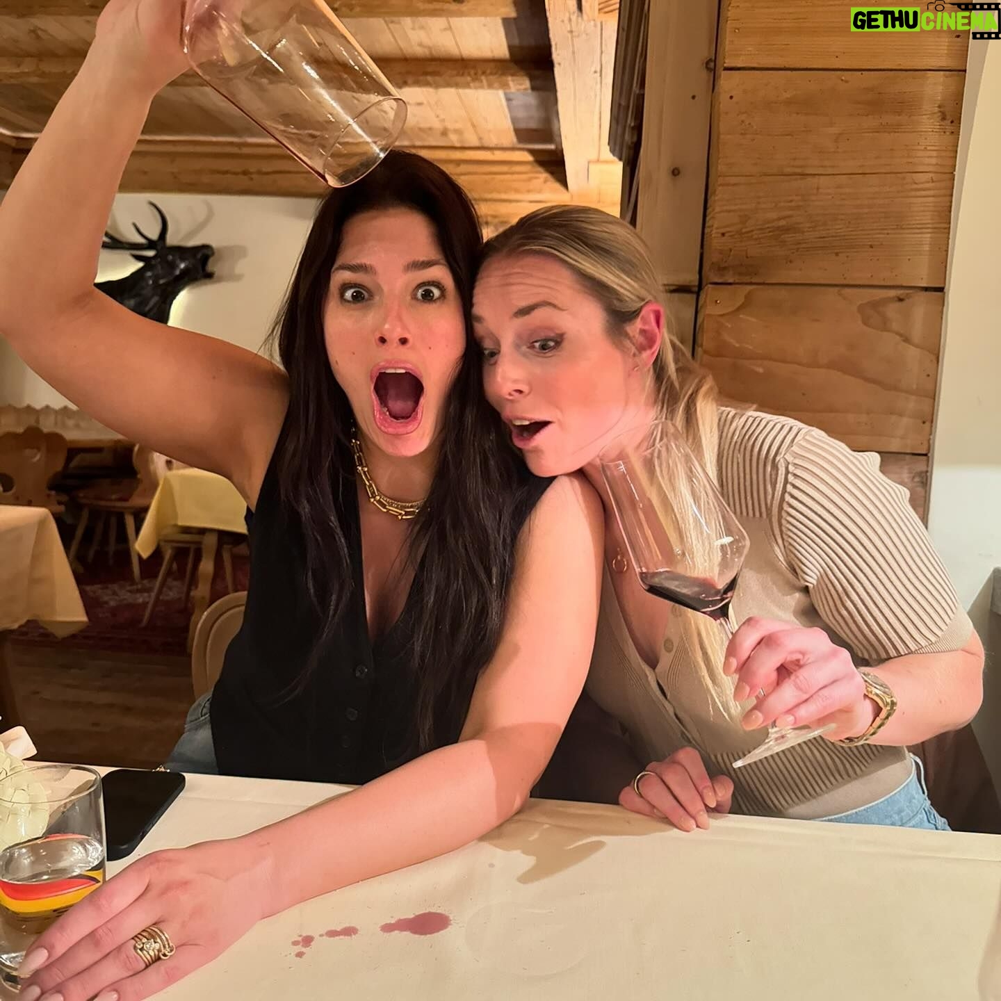 Lindsey Vonn Instagram - Ash, you’ve given me new meaning to PIZZA!!🍕⛷️ Loved being on the mountain with you and hopefully my crazy mom yelling helped lol! But seriously, you didn’t fall once and I’m so proud!! Next time we’ll work on more 🍟!! ❤️ U!! 🍕🍟⛷️❤️👯♀️🍷😈