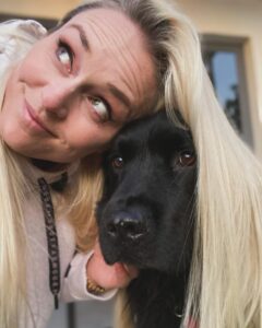 Lindsey Vonn Instagram - Happy birthday Chels!! So happy I got to ski a few runs with you ❤️ and I love your new rescue Doug… reminds me of my boy Bear that I lost. Thanks for letting me have some snuggles… I feel like you gave me more than I gave you for your big day… thank you luv 🙏🏻❣️