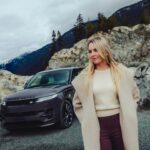 Lindsey Vonn Instagram - LOVED being back in Whistler 🇨🇦!Made extra special by attending Range Rover House to see the new Range Rover SV Arete Edition inspired by the Canadian Rockies 👏🏻. Also got to go off roading in the mud with a new Range Rover Sport 🙌🏻 Driving in the mud in high heels really sums up why I love these cars… elegance and durability, the perfect combo! Thank you @landrover for having me! 🙏🏻 #RangeRover