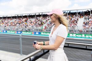 Lindsey Vonn Instagram - Fast cars and the wind in my hair… it’s my vibe! 🏎️ 💨💃🏼