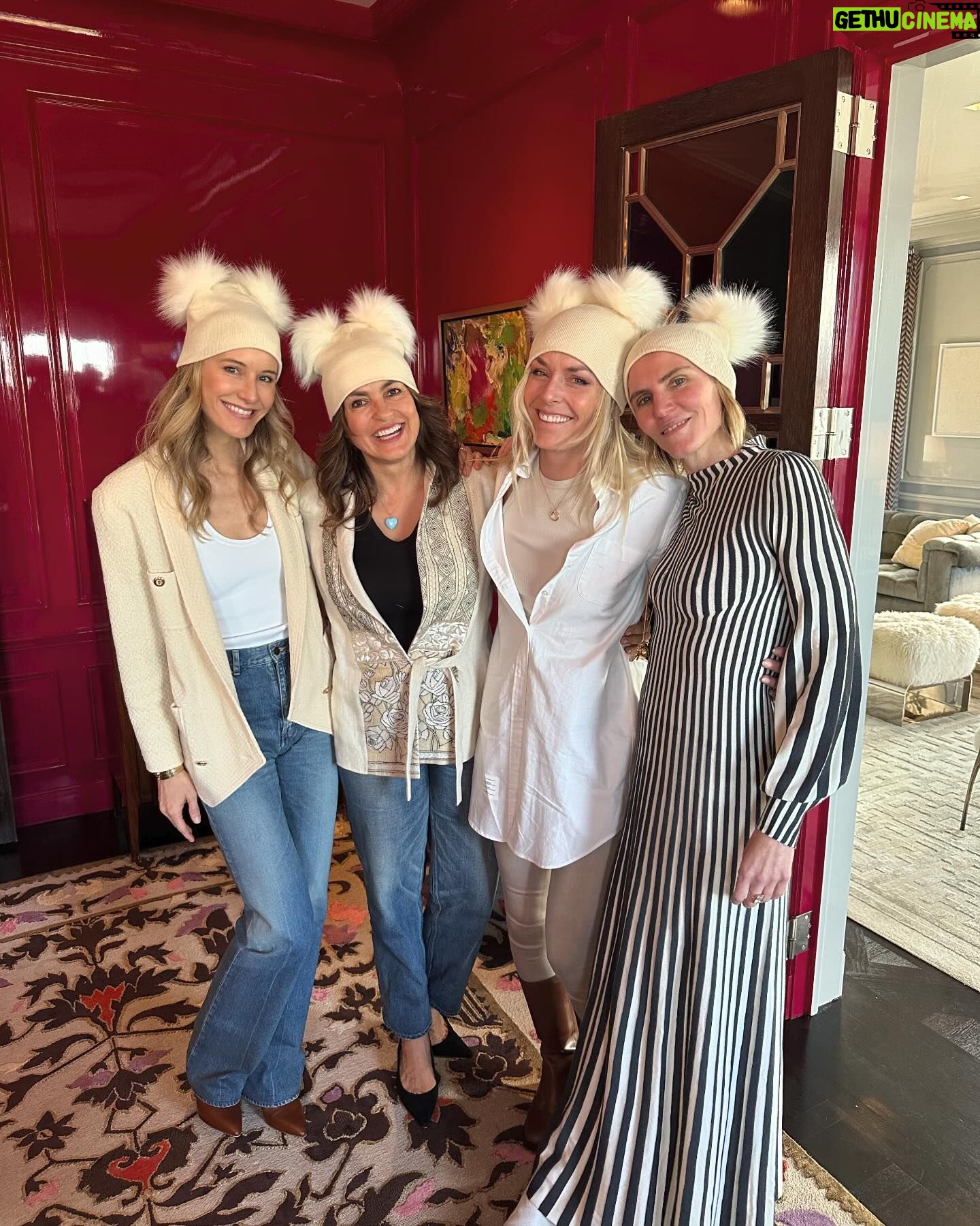 Lindsey Vonn Instagram - What a year… from skiing Kitzbühel at night to traveling the world and back to laying on the couch after another surgery… meeting new friends and spending time with the ones I love…and maybe over working myself (just maybe 😜)… it’s been real 2023… but let’s kick some ass 2024!!!! 💪🏻💪🏻💪🏻 #2024 #LFG