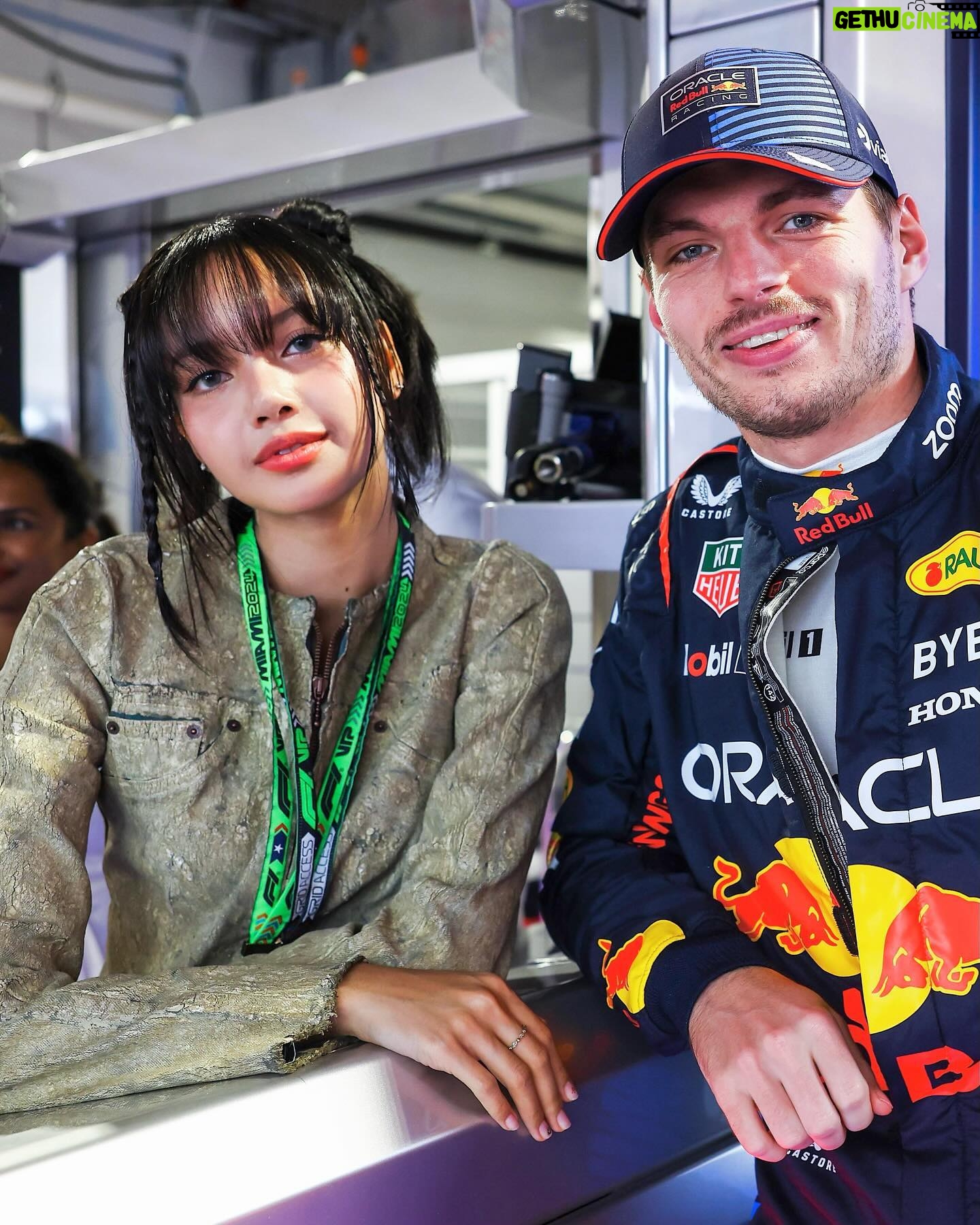 Lisa Instagram - Honored to wave the flag at my first @f1