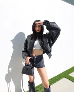 Lisa Instagram - Good to be back in Coachella ☀️