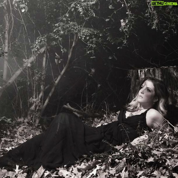 Lisa Marie Presley Instagram - Flashback!!! Storm & Grace album cover shoot at Graceland 2011.