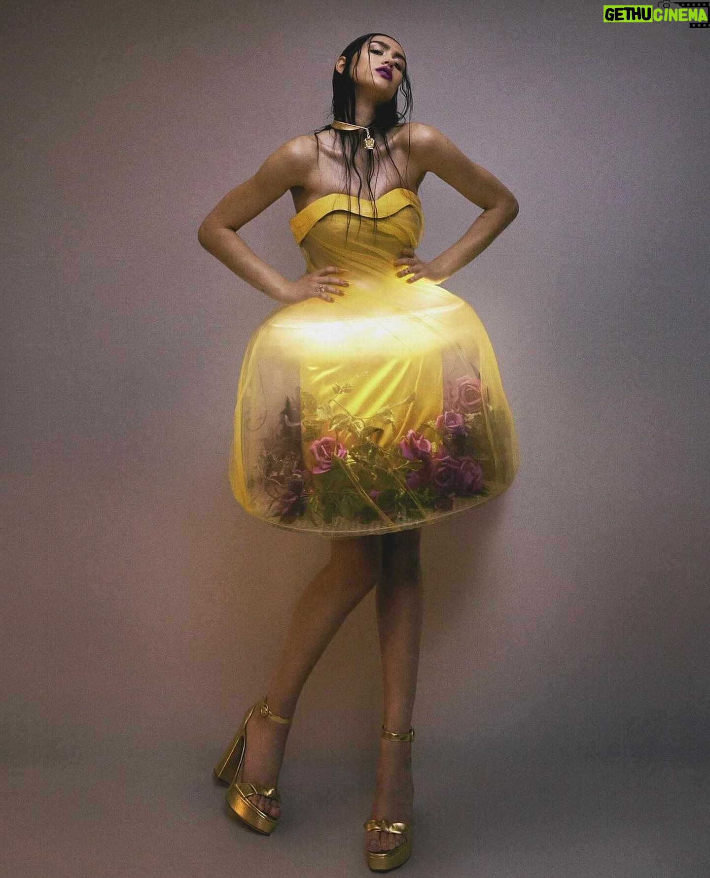 Lisa Rinna Instagram - GO AMELIA GRAY! 🌸🌼💛💐 @ameliagray attends the 2024 #MetGala ‘Sleeping Beauties: Re-Awakening Fashion - Garden Of Time’ wearing @undercover_lab @messika @alexandrebirman. Photographed @gregswalesart. Hair @jakegallagherhair. Makeup @ttmakarova. Nails @nailsbymei. #AmeliaGray #Undercover