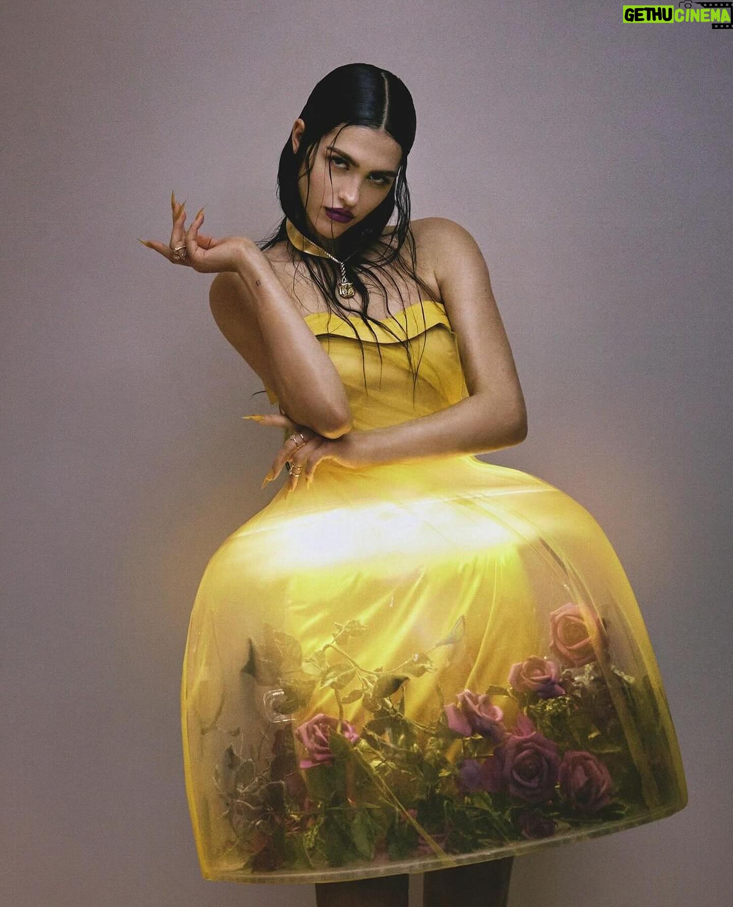Lisa Rinna Instagram - GO AMELIA GRAY! 🌸🌼💛💐 @ameliagray attends the 2024 #MetGala ‘Sleeping Beauties: Re-Awakening Fashion - Garden Of Time’ wearing @undercover_lab @messika @alexandrebirman. Photographed @gregswalesart. Hair @jakegallagherhair. Makeup @ttmakarova. Nails @nailsbymei. #AmeliaGray #Undercover