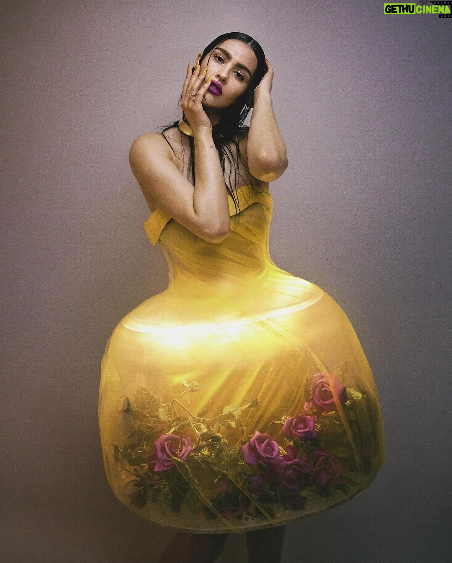 Lisa Rinna Instagram - Repost from @gregswalesart • Glowing💡@ameliagray 📸 @gregswalesart style @danyulbrown wearing @undercover_lab @messika Hair @jakegallagherhair Makeup 👁️ @ttmakarova light team @callmeyo @shawnmccarney @messika production @agpnyc