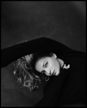 Lisa Vicari Instagram - rofnl
[accronmym: rolling on floor not laughing]

🙃

photographer: @valeria.mitelman.photo