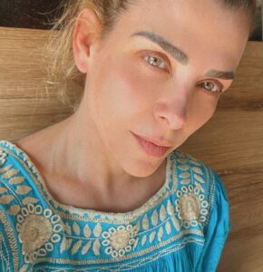 Lisset Instagram - Cuando te juzguen, bosteza Cuando te malinterpreten, sonríe Cuando te subestimen, ríete Cuando te condenen, ignora Cuando te envidien, regocíjate Cuando se te opongan, prevalece De verdad creen que yo le faltaría el respeto a alguien…?