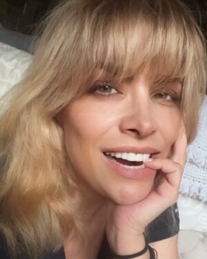 Lisset Instagram - La misma pero no es igual!! Sonríe siempre con la honestidad y congruencia que vas por la vida, si no no se proyecta nada!!