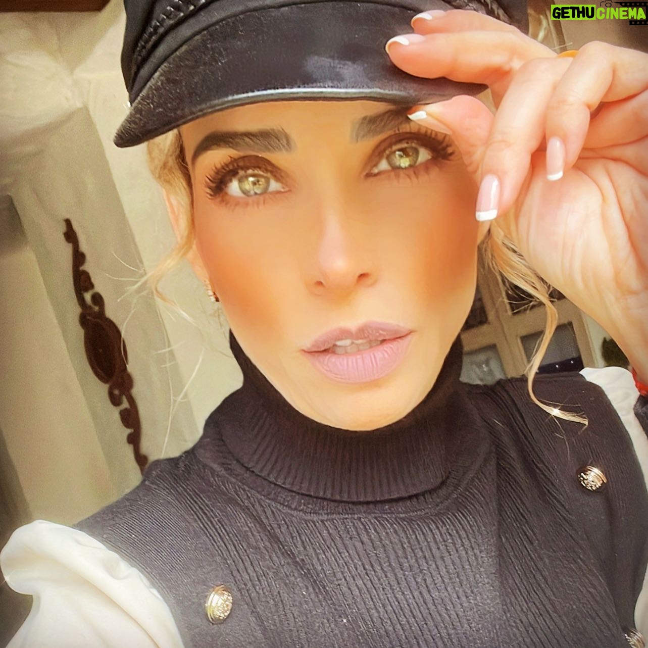 Lisset Instagram - EL AMOR NO TIENE LÍMITES…🖤 #instagram #amor #vida