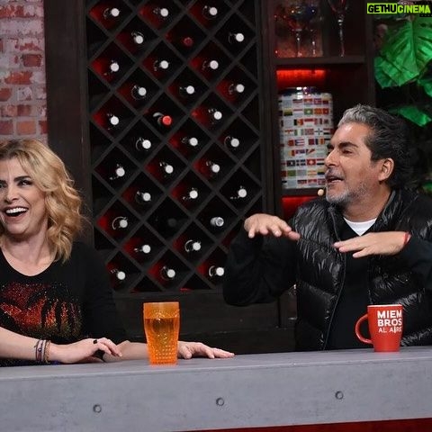 Lisset Instagram - Posted @withregram • @miembrosalairetv Esta semana recibimos a la guapa @lisset_oficial en @miembrosalairetv Nos vemos este jueves a las 9:30 pm por @canalunicable #SomosMiembros @leozanne @ricardomargaleff @duverman @negroaraiza