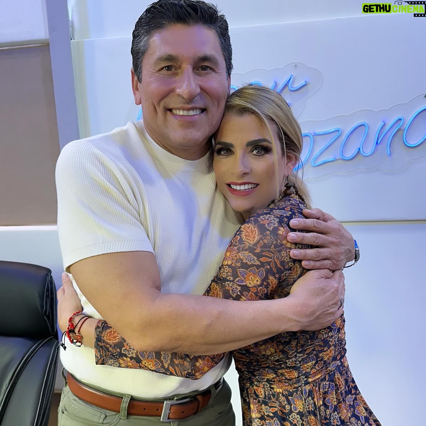 Lisset Instagram - QUE HERMOSO PODER ENCONTRARSE EN EL CAMINO PERSONAS A QUIEN PODER ADMIRAR, TIENES TODO MI RESPETO Y CARIÑO SIEMPRE!! YA TE ADMIRABA Y DESPUÉS DE CONOCERTE EN PERSONA TE ADMIRO CADA DÍA MÁS!!! ES USTED UN GRAN MAESTRO PERO SOBRETODO GRAN SER HUMANO!!! TE ADORO!!! DIOS TE BENDIGA SIEMPRE EL CESARS!!! MÁNDALE BESOS A TODO TU EQUIPO QUE AL IGUAL QUE A TI YA EXTRAÑO!! LOS VEO EN @mammamia_mx EN EL @auditoriopabellonm MUCHO ÉXITO COMO HASTA AHORA!!! EL GRAN DOCTOR, CONFERENCISTA INTERNACIONAL, MAESTRO Y ESCRITOR PERO SOBRE TODO UN GRAN SER HUMANO Y CON UN EQUIPO ESPECTACULAR! GRACIAS POR TODO @drcesarlozano