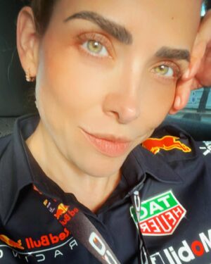 Lisset Instagram - Siempre al natural es mejor 🧡 que paz y que tranquilidad, y esa llega cuando deja de importarte lo que los demás dicen, piensan y hacen, creo que traigo esa paz desde hace décadas!! Wooooooow! Hoy tengo 50 MUY AGRADECIDA Y BENDECIDA!!