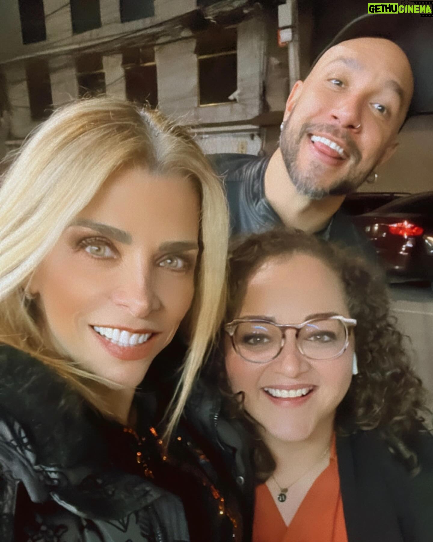 Lisset Instagram - Amo éste team de vida!!! Mi amada hermana @la.julls mi Melissa @zairaaoropesaa por más noches de risas, cenas e historias!!! Les amooo!!