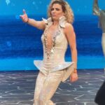 Lisset Instagram – SIN DUDA HOY QUE ES MI ÚLTIMA FUNCIÓN EN EL RECINTO QUE ME FORMÓ NUESTRO GRAN @teatroinsurgentes SOLO QUIERO COMPARTIR QUE TODOS MIS DÍAS, RESPIROS, LÁGRIMAS, RISAS, ALEGRÍAS Y APLAUSOS SIEMPRE FUERON, SON Y SERÁN DEDICADAS A LO QUE MÁS AMO!! GRACIAS PAPÁ POR ENSEÑARME A AMAR, RESPETAR, VENERAR Y HONRAR LO QUE MÁS AMAMOS HACER, CADA AUSENCIA, CADA DÍA QUE NO PUDIMOS COMPARTIR JUNTAS PERO CADA SATISFACCIÓN Y MI VIDA ENTERA VA DEDICADA A TI HIJA DE MI VIDA QUE ERES MI VIDA ENTERA @maria_.ggz, CADA SACRIFICIO, CADA SUDOR, CADA DÍA QUE NO PODÍA LEVANTARME ME ACUERDO DEL EJEMPLO DE LA MUJER QUE ME DIO LA VIDA @elsa.salazar6 MI MADRE NO CONOZCO UNA MUJER COMO TÚ!! QUE SIEMPRE SE DEDICÓ A NOSOTROS, QUE HIZO A LA MEJOR FAMILIA QUE PUDIMOS HABER TENIDO, QUE HASTA LA FECHA GUERRERA INCANSABLE PERO ARQUITECTA, INGENIERA, ALBAÑIL, CARPINTERA, SASTRE, ESPOSA, HERMANA, AMIGA, PRIMA PERO SOBRE TODO LA MEJOR MADRE!!! Y ENTONCES ME LEVANTO MOTIVADA SIGUIENDO TU EJEMPLO!! MIS HERMANOS @denysse_gutsal Y @eduardo_gazanini MI CONTENCIÓN, MI FORTALEZA, MI ABRAZO QUE ME DA FUERZAS PARA CONTINUAR SIEMPRE MIS CÓMPLICES!!! GRACIAS A MI AMIGO Y PRODUCTOR #CLAUDIO CARRERA POR REGRESARME AL TEATRO!! A NUESTRO RECINTO SAGRADO!! PARA TODOS USTEDES FUE MI TEMPORADA, CADA APLAUSO Y VA POR Y PARA USTEDES MI ÚLTIMA FUNCIÓN DE @mammamia_mx EN EL GRAN @teatroinsurgentes
