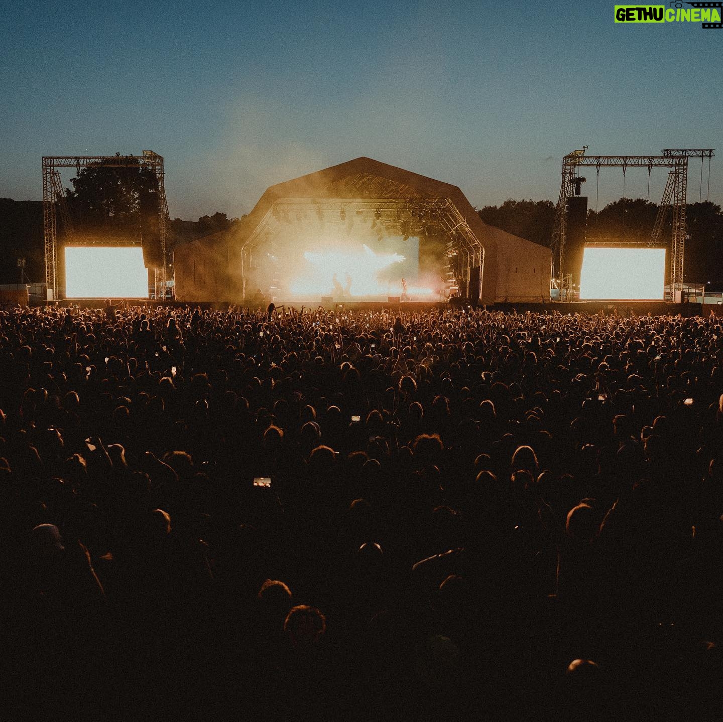 Little Simz - 94K Likes - For as long as I’m able to do this , I will 🤲🏿
Your @lovesupremefest 2023 headliner 🫶🏿
📸 @karolina.wielocha