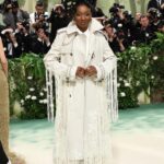 Little Simz Instagram – Met 24’ @burberry 🤍🪄

Hair @officiallychantelle 
Make up @nibrasmakeup