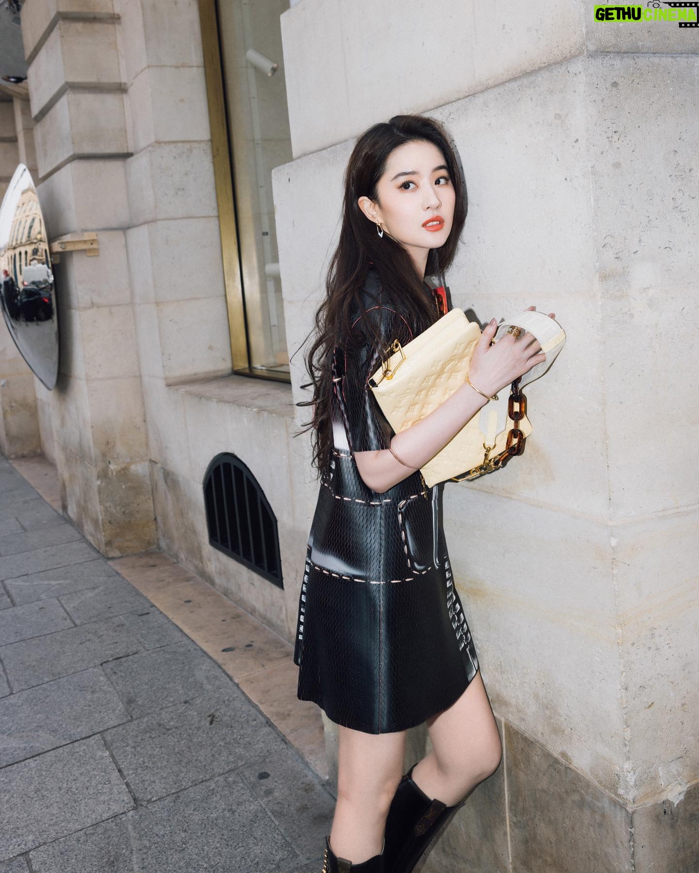 Liu Yifei Instagram - #LVFW23 @louisvuitton @nicolasghesquiere #LouisVuitton