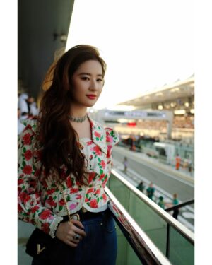 Liu Yifei Instagram - 😎🏎️
