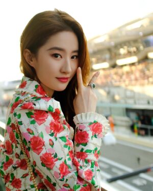 Liu Yifei Instagram - 😎🏎️