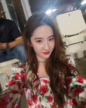 Liu Yifei Instagram - 😎🏎️