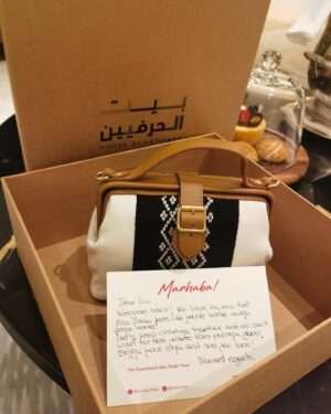 Liu Yifei Instagram - Came to Abu Dhabi to film a commercial for the new season. Thanks to @visitabudhabi and Etihad Airways for the warm welcome cake and the amazing bag created by local artisans. I really loved it!