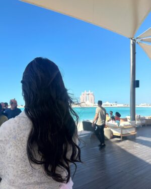 Liu Yifei Instagram - Came to Abu Dhabi to film a commercial for the new season. Thanks to @visitabudhabi and Etihad Airways for the warm welcome cake and the amazing bag created by local artisans. I really loved it!