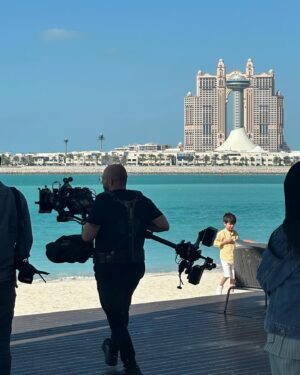 Liu Yifei Instagram - Came to Abu Dhabi to film a commercial for the new season. Thanks to @visitabudhabi and Etihad Airways for the warm welcome cake and the amazing bag created by local artisans. I really loved it!