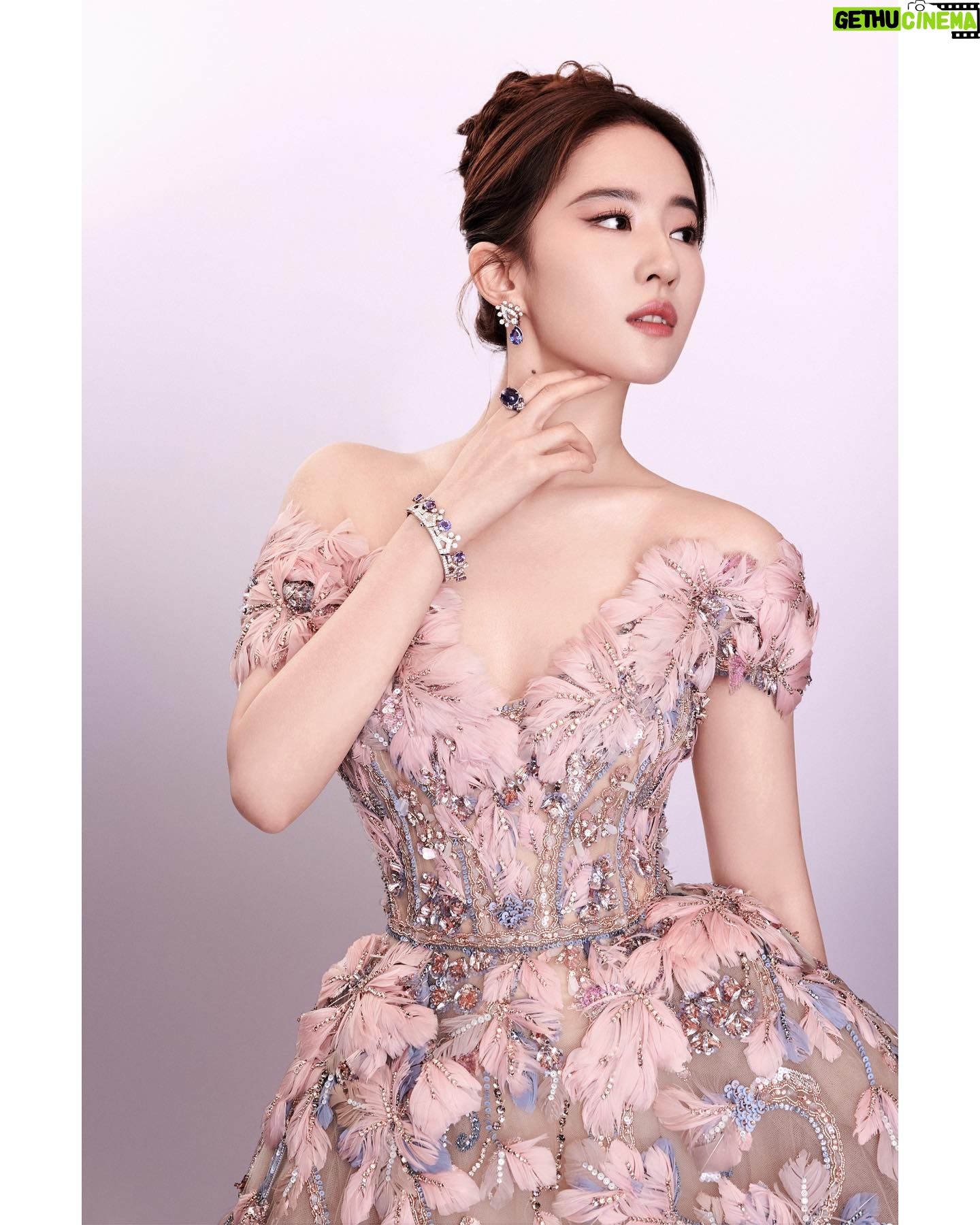 Liu Yifei Instagram - a special night with @bulgari family 💎💫 #bulgarimediterranea