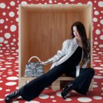 Liu Yifei Instagram - 👜 #LVxYayoiKusama @louisvuitton #louisvuitton