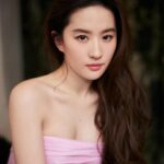 Liu Yifei Instagram – Looking forward to the event! @bulgari #bulgarihighjewelry #bulgarimediterranea