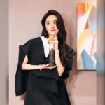 Liu Yifei Instagram – Thanks to “Meet Yourself”, I received the Best Actress award. Thank you Macau International TV Festival for the honor.