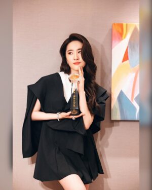 Liu Yifei Instagram - Thanks to “Meet Yourself”, I received the Best Actress award. Thank you Macau International TV Festival for the honor.