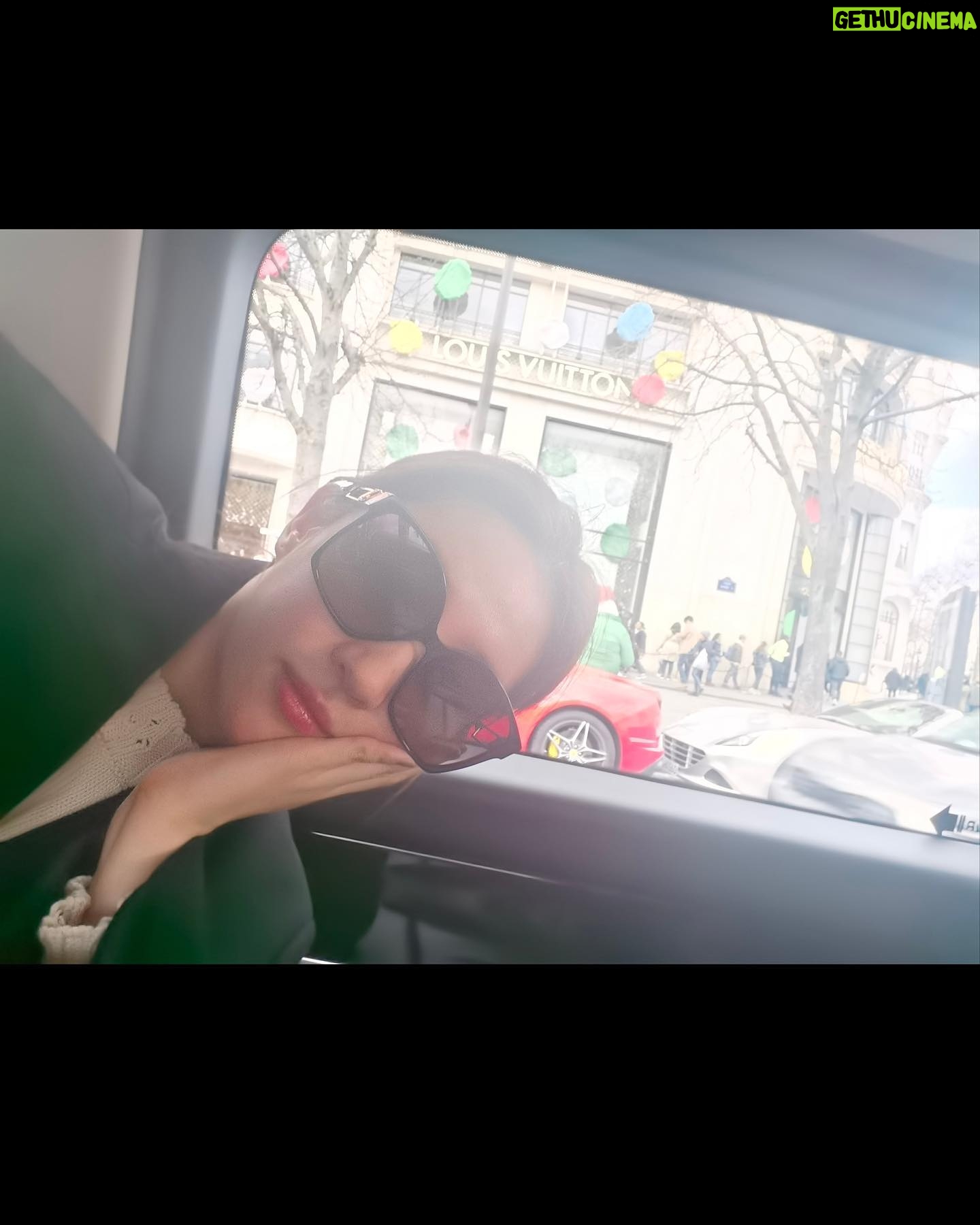 Liu Yifei Instagram - Shopping day 🛍️👜 @louisvuitton #louisvuitton