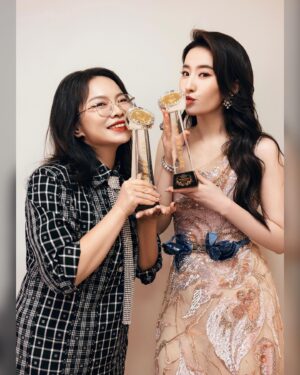 Liu Yifei Instagram - Thanks to “Meet Yourself”, I received the Best Actress award. Thank you Macau International TV Festival for the honor.