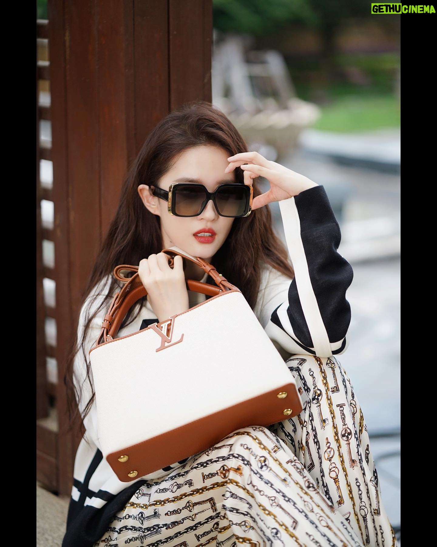 Liu Yifei Instagram - Had a photoshoot after wrap…enjoying the view #LVArchlight @louisvuitton #louisvuitton