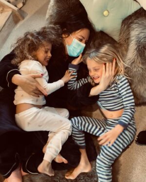 Liv Tyler Instagram - Reunited with my loves ... what a wild 2 weeks 🙈🦠🧤😷Im such a private and shy person and usually don’t share such things but this is a big one and i feel we all need to share our stories, to share information , to gather facts and awareness and mostly to know we are not alone in this. 
I tested positive for covid 19 on New Year’s Eve day. Shit I had made it all the way through 2020 keeping myself and my family safe. Doing everything i could to protect my wolf pack and follow the rules to protect others. Suddenly on The morn of the last day of 2020... boom it took me down. It comes on fast, like a locomotive. Owchie. With it Feelings of fear , shame and guilt swirling through you , who could you have gotten it from and who could you have infected...Terrifying. Luckily the rest of my family and bubble were negative 🙏🏽 There are so many strange elements to this sickness. It affects everyone so completely differently. I was so lucky and had corona light🍺 as my momma @realbebebuell called it 🤣 but It floored me for 10 days in my bed. There is the physical aspects but also emotional and psychological ones too. It F’s with your body and mind equally. Everyday different. Being isolated in a room alone for 10 days is trippy to say the least. Waking up to news of our capital being under attack. Was it real or the twilight zone? Ohhh no it was real!!! 😱 the first days of 2021 have been scary for everyone in the world. The unknown so great. I missed My babies beyond but they visited my window and called up to me and I watch them play outside. Such a gift. They sent little messages and drawings under my door. Reminders of what’s on the other side. What to get better for. I am so grateful to be through it and spent my days alone praying and beaming love to all who are effected and suffering from this. Those who are working tirelessly to protect and care for others. Thank you. We are all connected through this experience. I am Humbled and filled with gratitude . to be well , a gift and beaming love and light to all those who have left this world because of this virus and those who are suffering . Sending love and imaginary universal hugs to all .