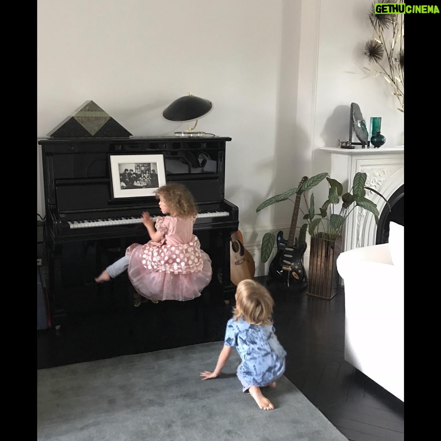 Liv Tyler Instagram - 💗 Lula and sailor 💗