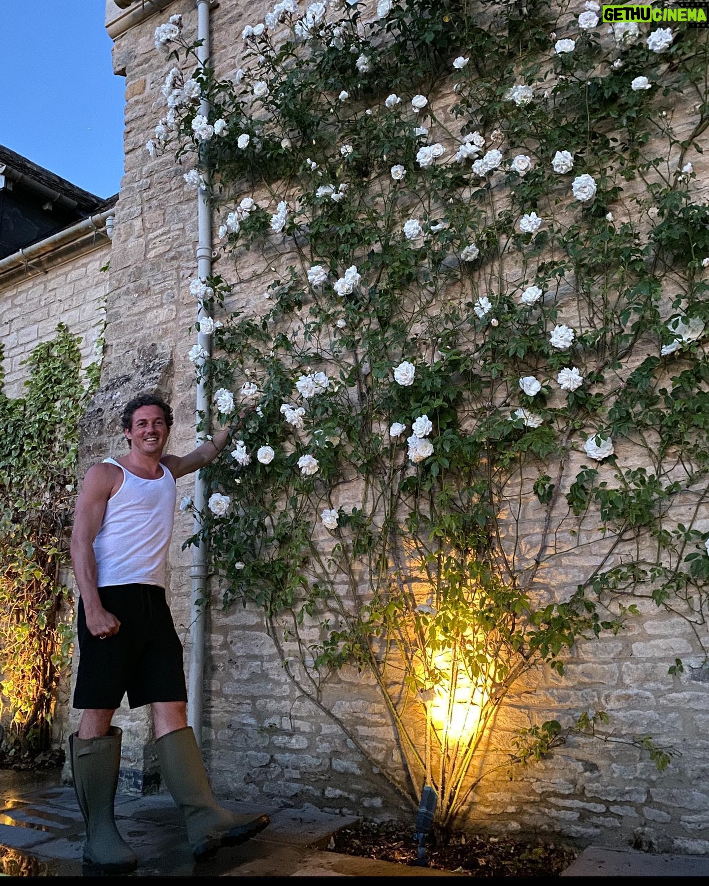 Liv Tyler Instagram - Tending to his garden @davidgardner happy happy daddy’s day. Thank you for your love 💕