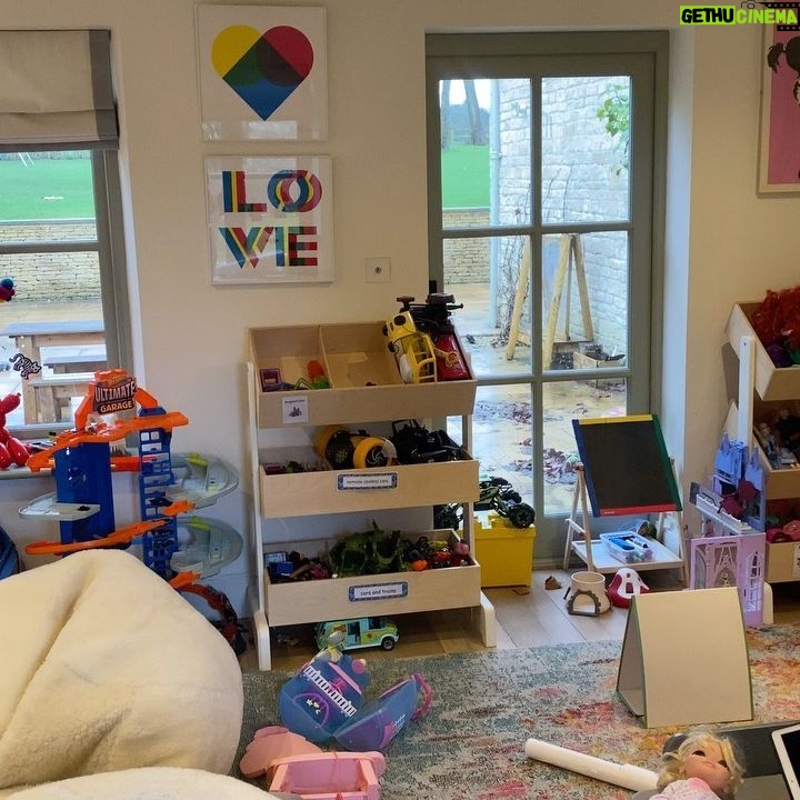 Liv Tyler Instagram - Home / online schooling going well ðĪŠððĪĢðĪĢ blessings to all who are trying to educate in these months of corona. May the force be with you ðâïļðð