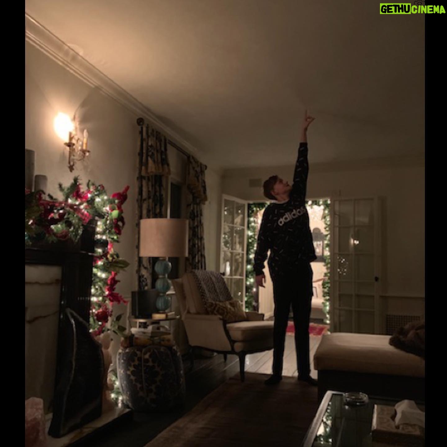 Liv Tyler Instagram - 🎈Milo ... happy happy birthday my love !!!! 🎂🎈15 today and already touching the ceiling with one finger 🙌🏻💗👆🏻🎈