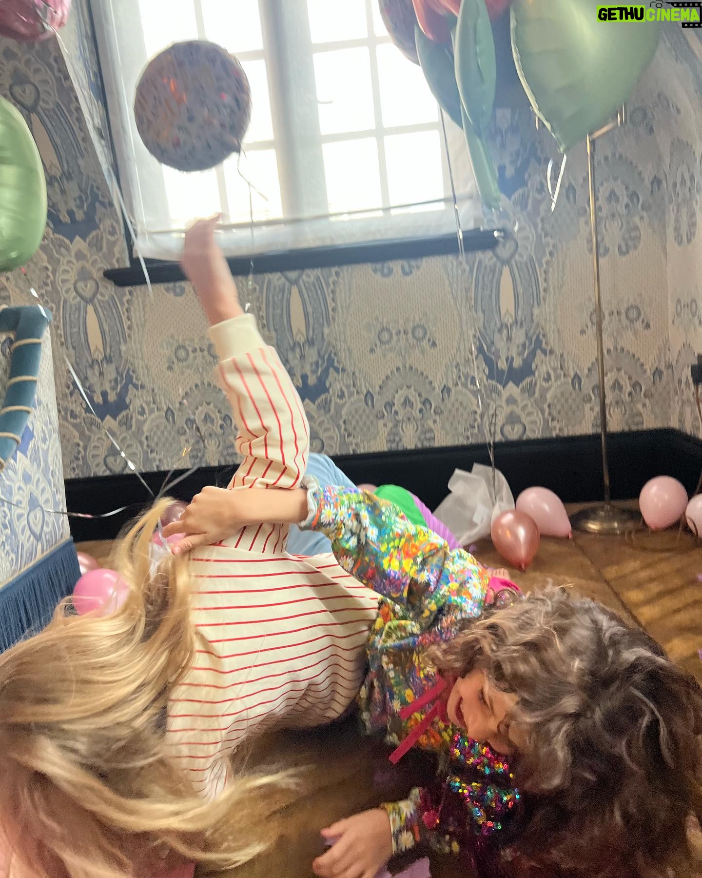 Liv Tyler Instagram - 🎈 That was fun!!! Happy happy 7th birthday to my love Lula Rose 🎈