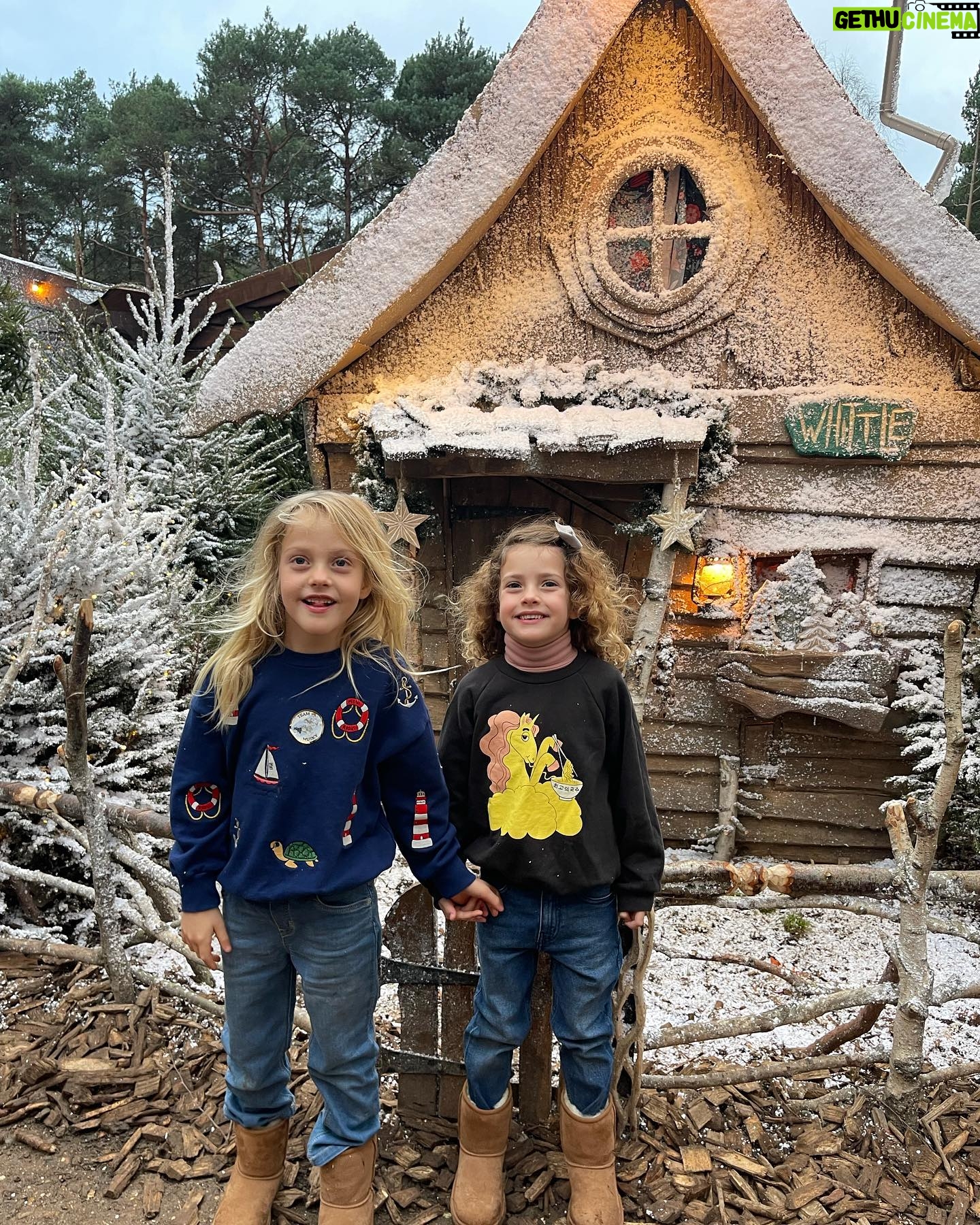Liv Tyler Instagram - Naughty or nice …. Little Lula caught in the act pulling big brothers hair 🤣🙈🤪 so fun visiting Santa and his magical universe @laplanduk